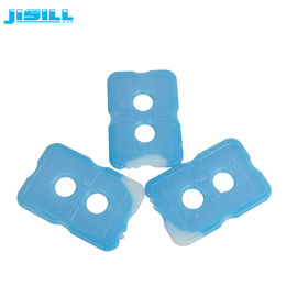 Des packs de glace en plastique rigide et mince spectacle avec gel de refroidissement liquide à l'intérieur pour les aliments congelés