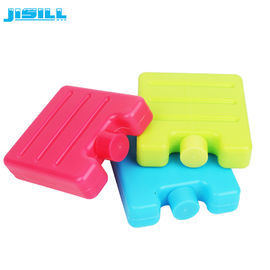 Des mini blocs de glace en plastique colorés Petits paquets de gel à glace SAP CMC à l'intérieur Liquide pour les aliments congelés