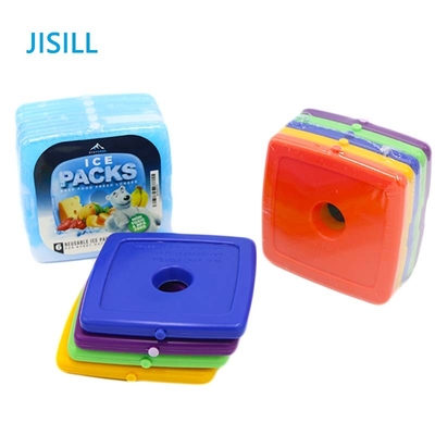 Les refroidisseurs, le gel recyclable, le petit sac de refroidissement, les glaçons, les boîtes à lunch, les sacs à lunch.